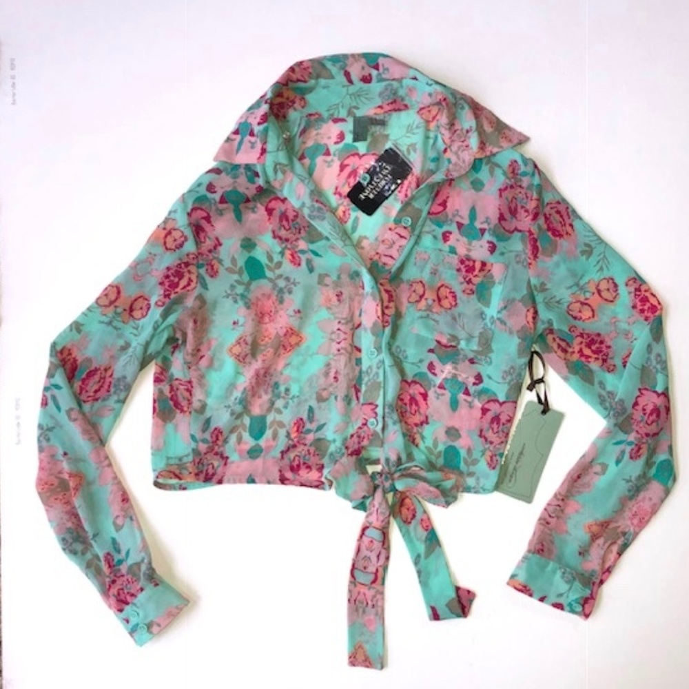 FOREVER 21 BUTTON DOWN CROP TOP!!  NEW WITH TAGS!!